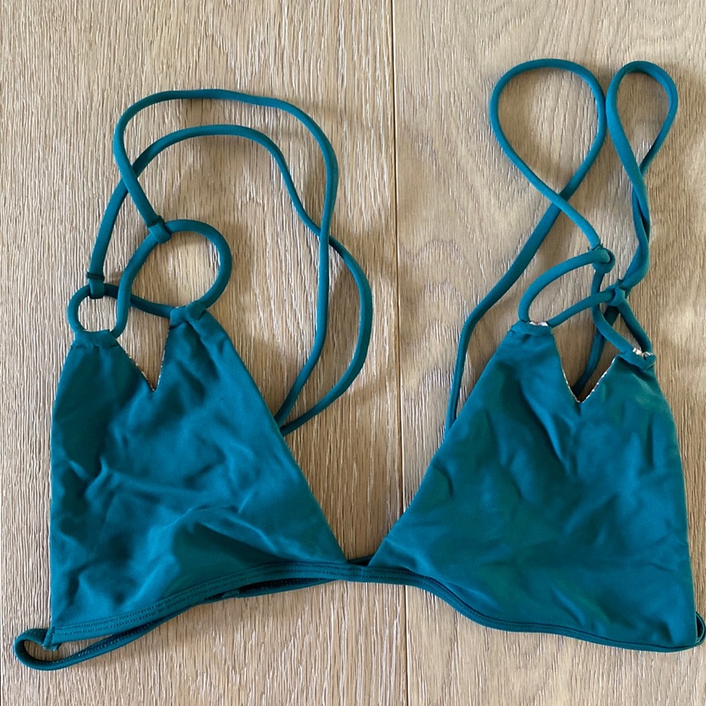 Acacia swim top. Size L